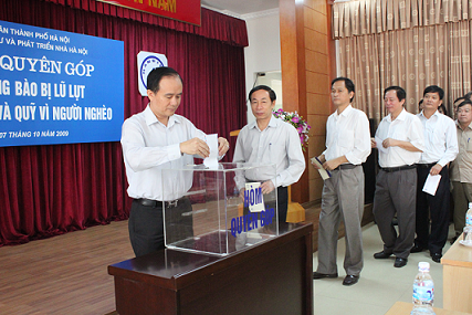 Quyên góp ủng hộ đồng bào miền Trung và Quỹ Vì người nghèo TP Hà Nội năm 2009